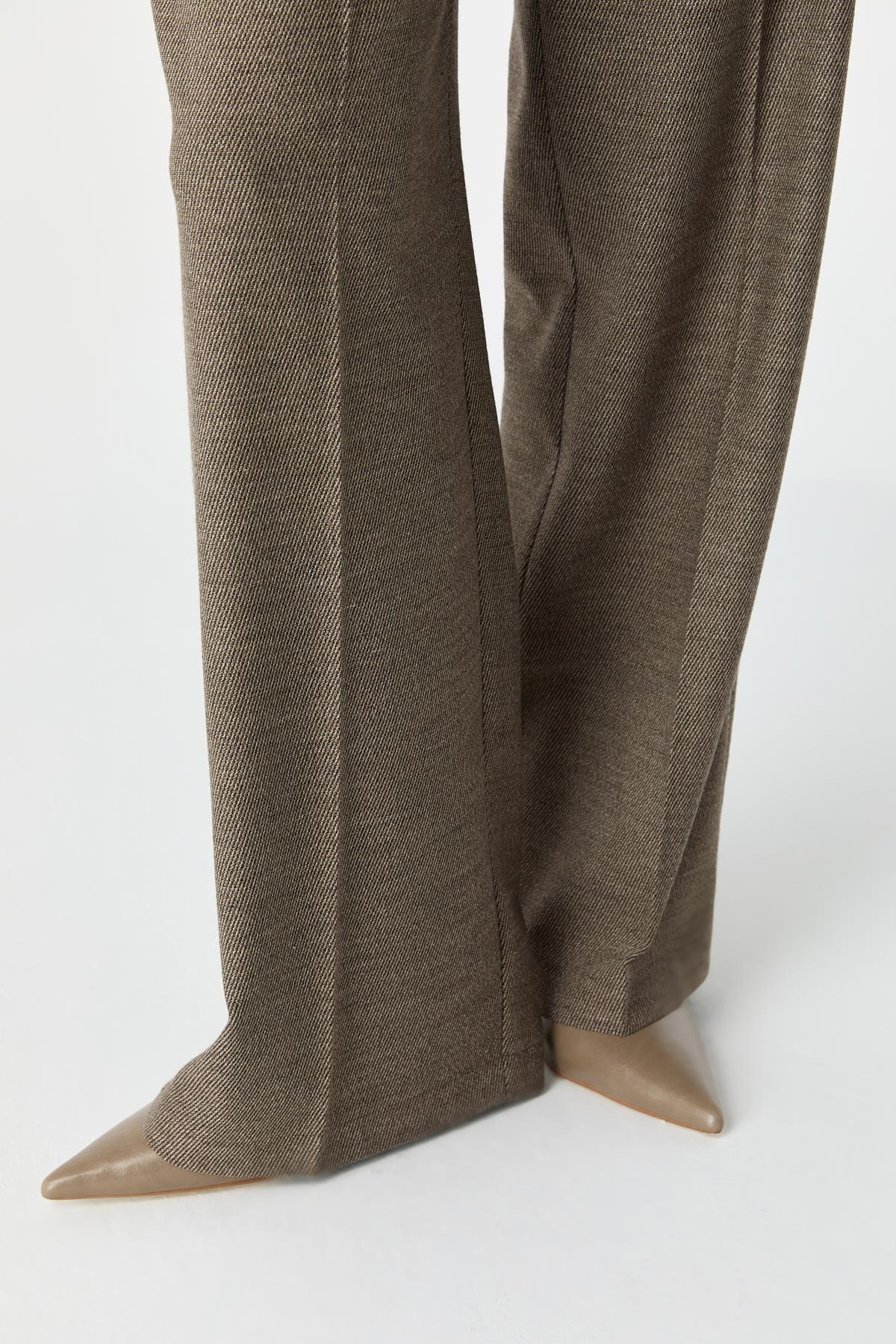 Dokulu Takım Pantolon{KATEGORİ}