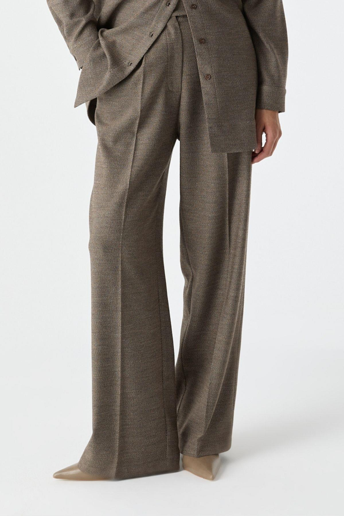 Dokulu Takım Pantolon{KATEGORİ}