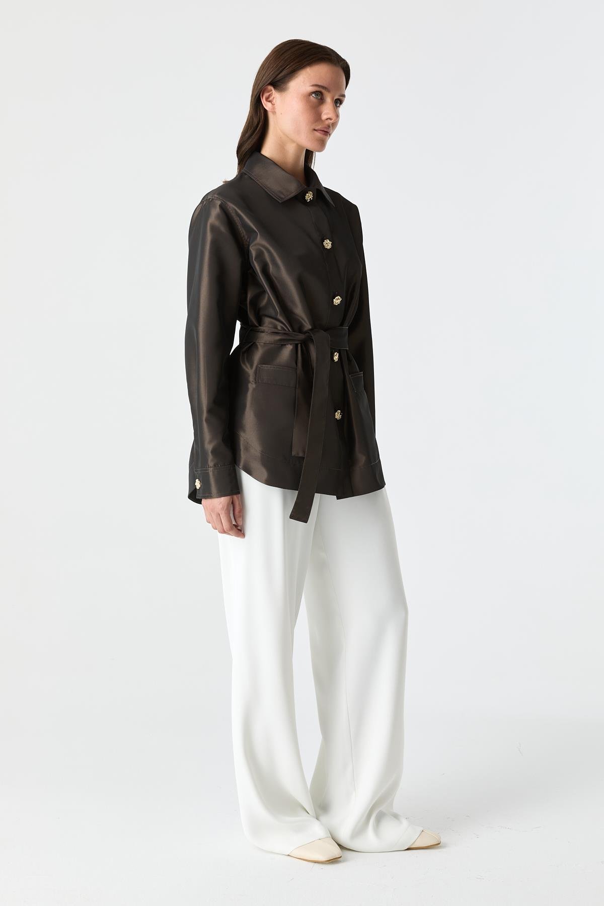 Düğmeli Tafta Ceket{KATEGORİ}