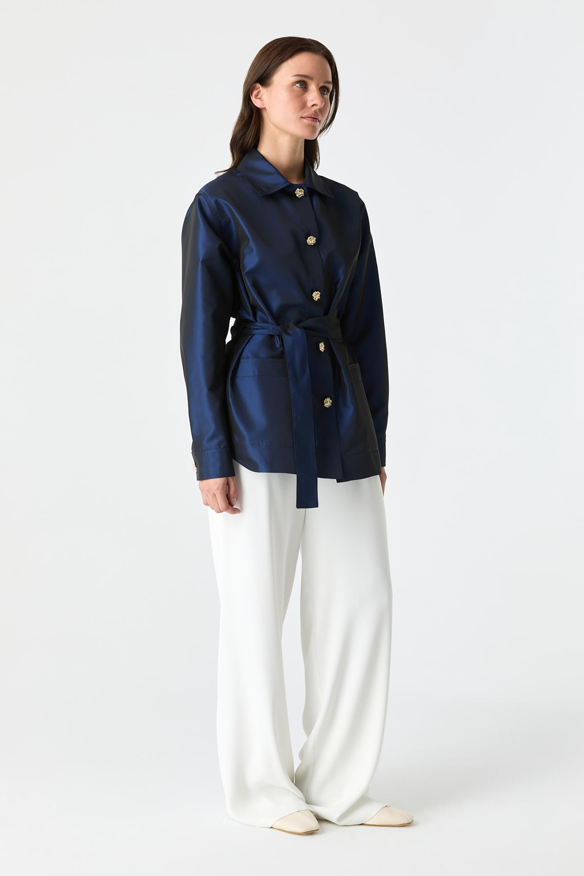 Düğmeli Tafta Ceket{KATEGORİ}