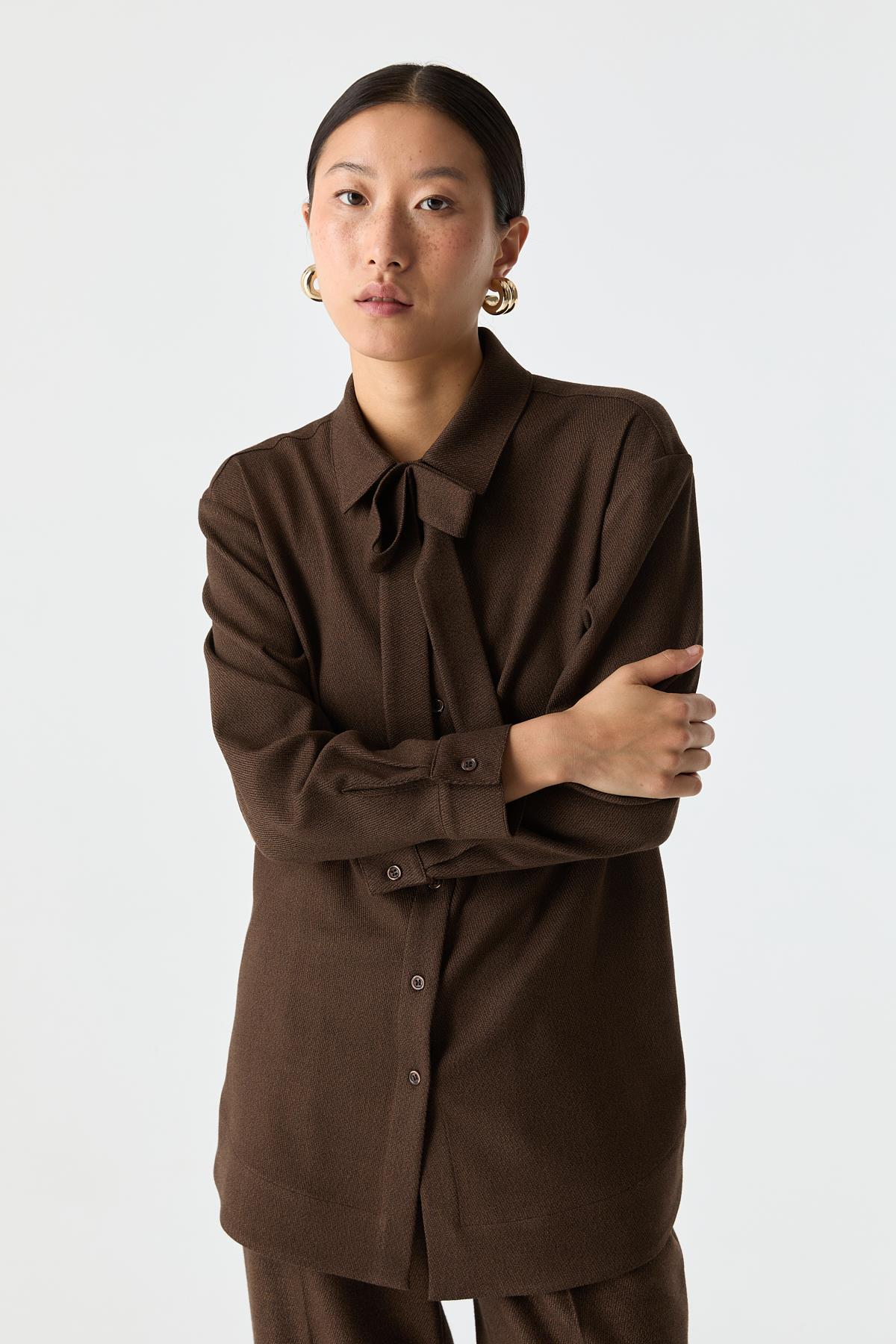 Fiyonklu Gömlek{KATEGORİ}