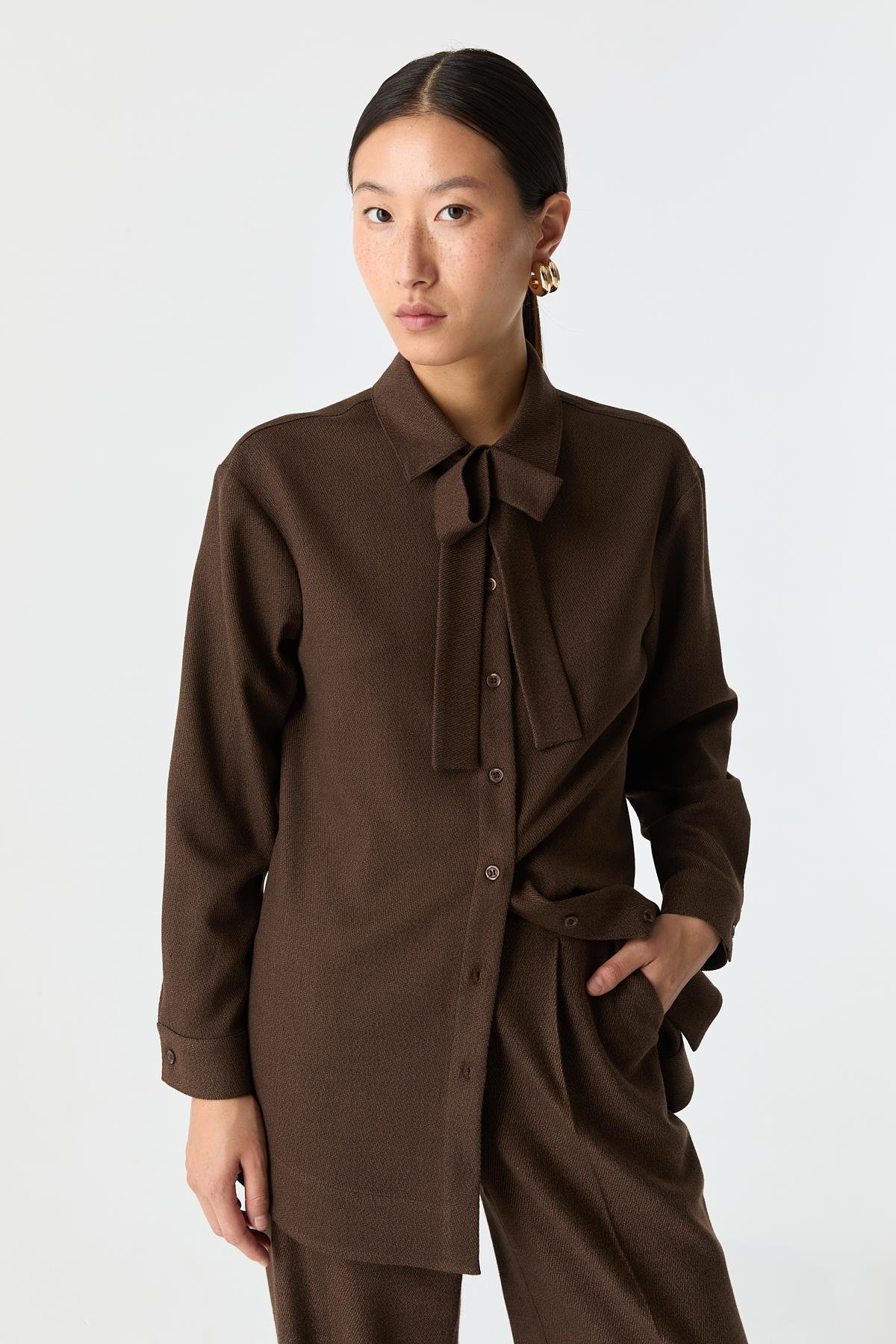 Fiyonklu Gömlek{KATEGORİ}