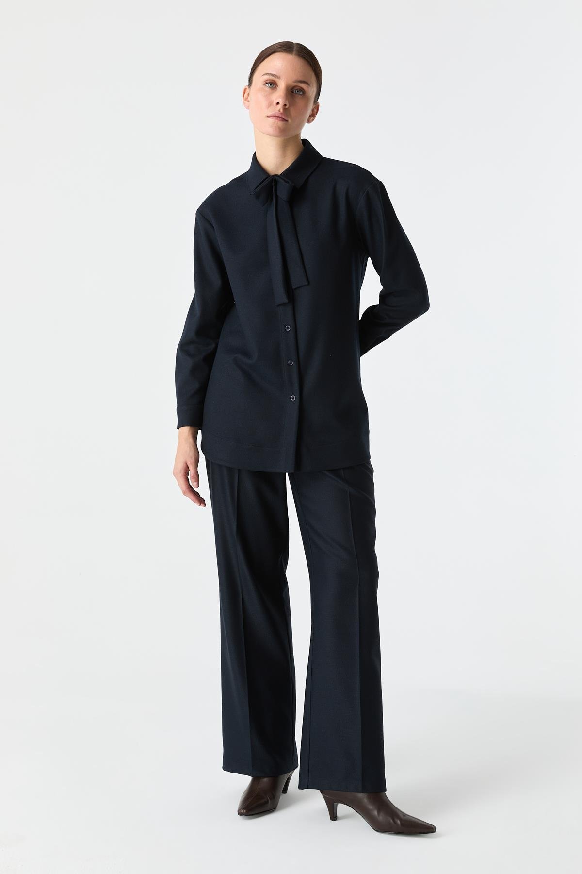 Fiyonklu Gömlek{KATEGORİ}