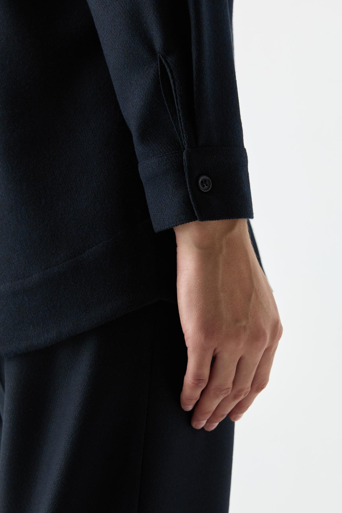 Fiyonklu Gömlek{KATEGORİ}