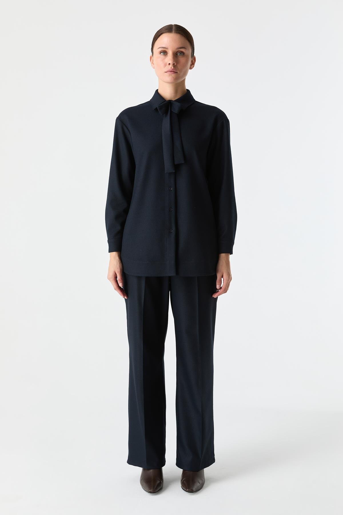 Fiyonklu Gömlek{KATEGORİ}