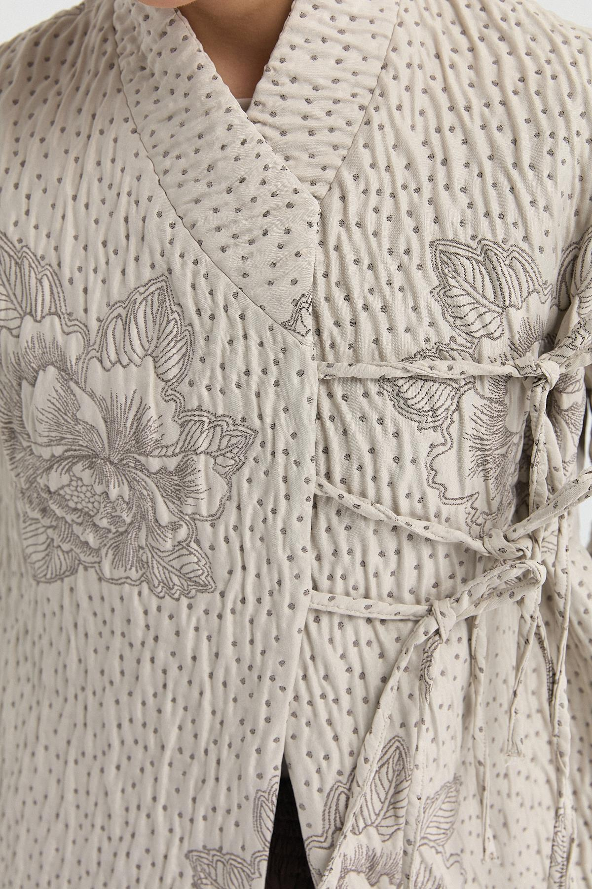 Kabartma Desenli İpli Kimono{KATEGORİ}