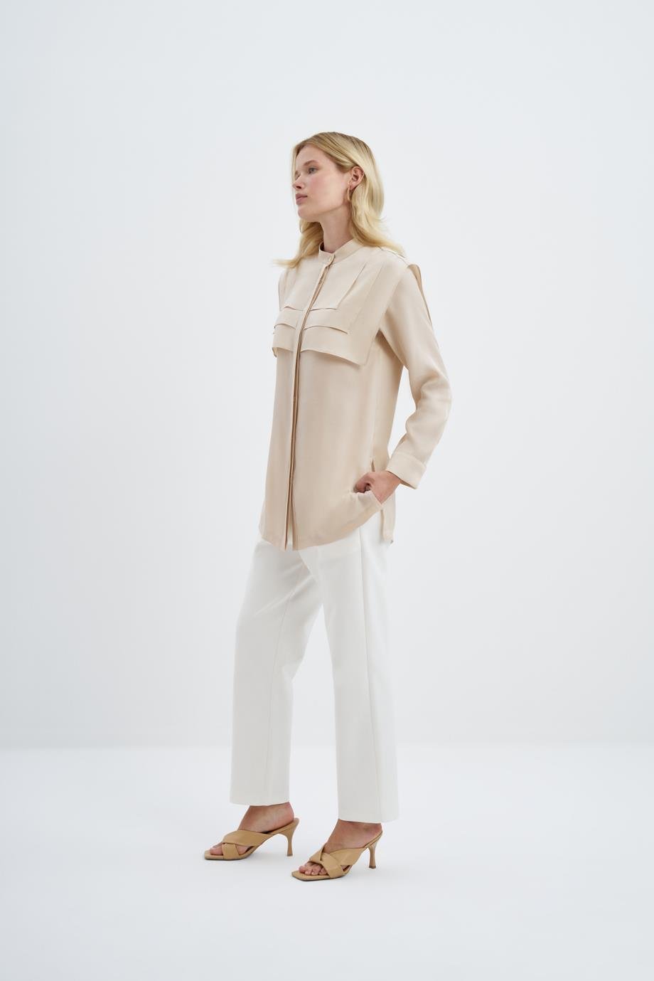 Kare Yakalı Gömlek{KATEGORİ}