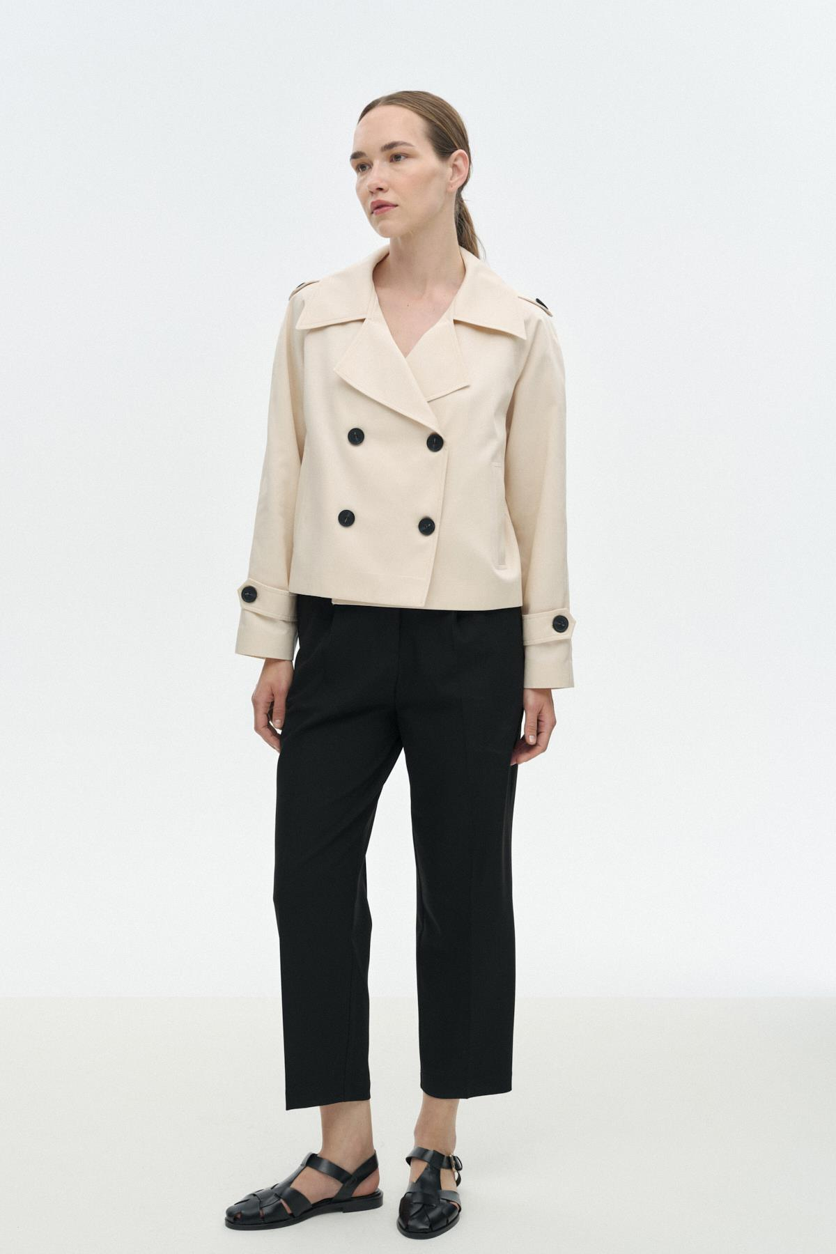 Katlı Yaka Kısa Trençkot{KATEGORİ}