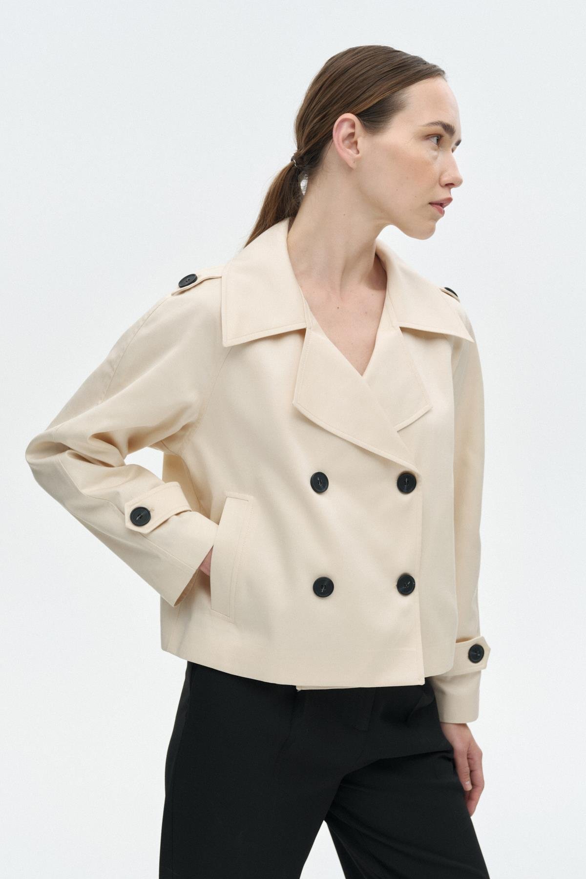 Katlı Yaka Kısa Trençkot{KATEGORİ}