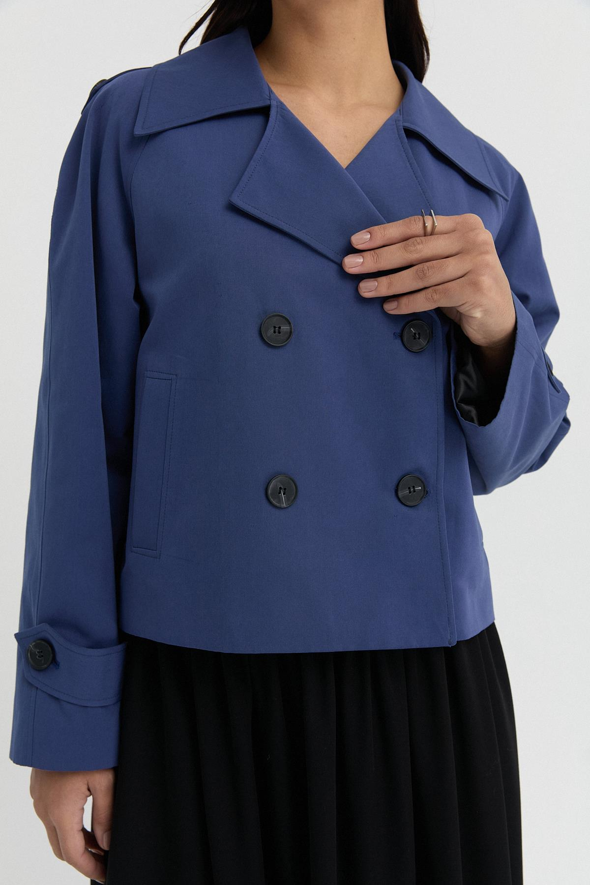 Katlı Yaka Kısa Trençkot{KATEGORİ}