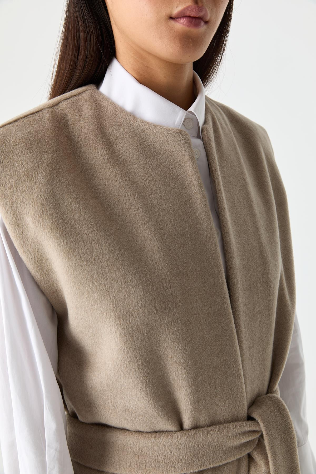 Kemerli Kaşe Yelek{KATEGORİ}