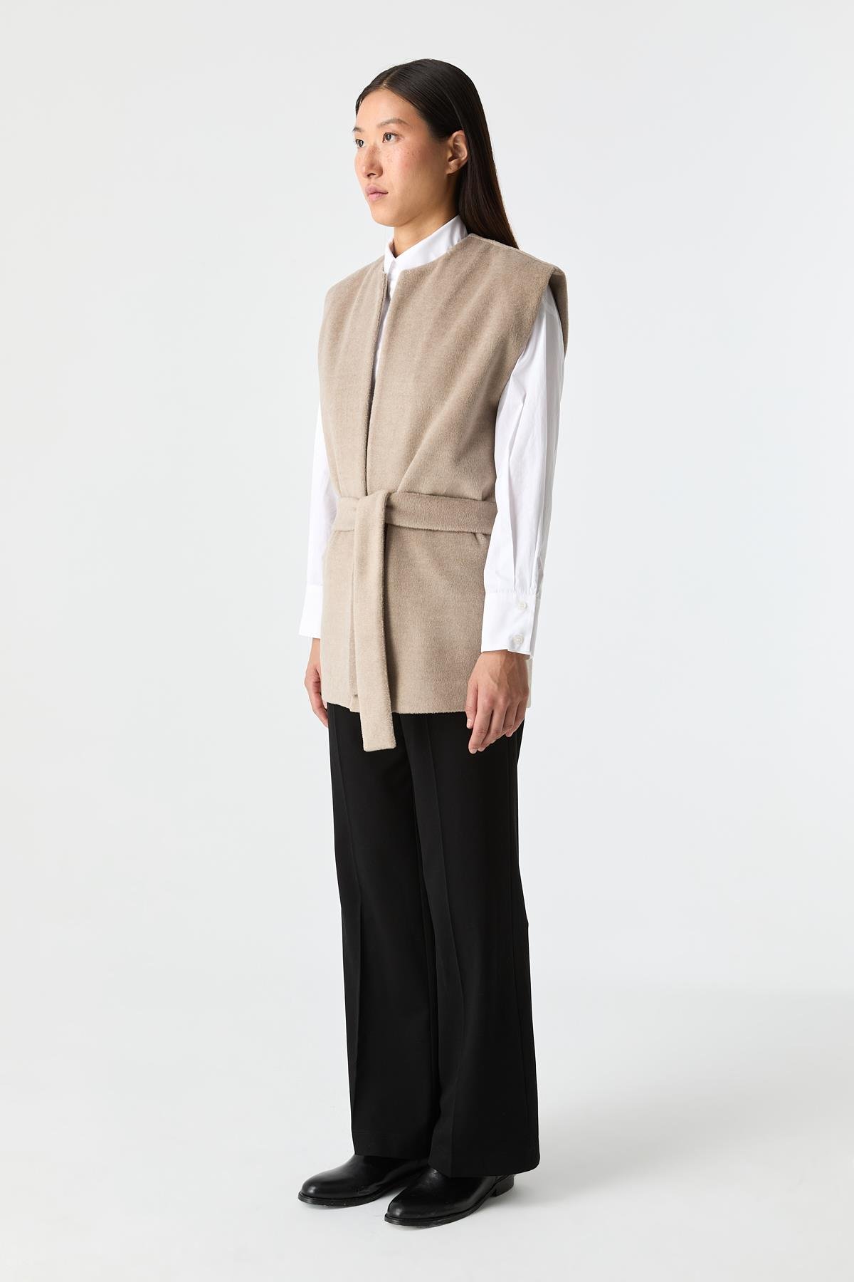 Kemerli Kaşe Yelek{KATEGORİ}