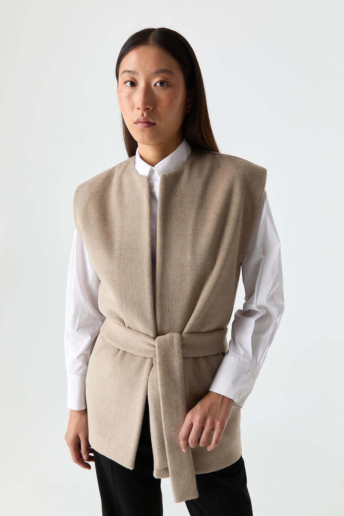 Kemerli Kaşe Yelek{KATEGORİ}