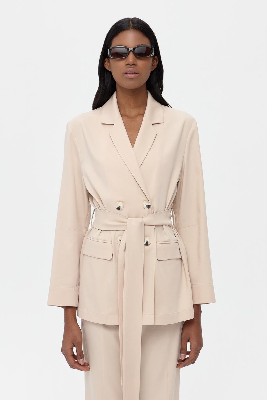 Kemerli Kruvaze Ceket{KATEGORİ}