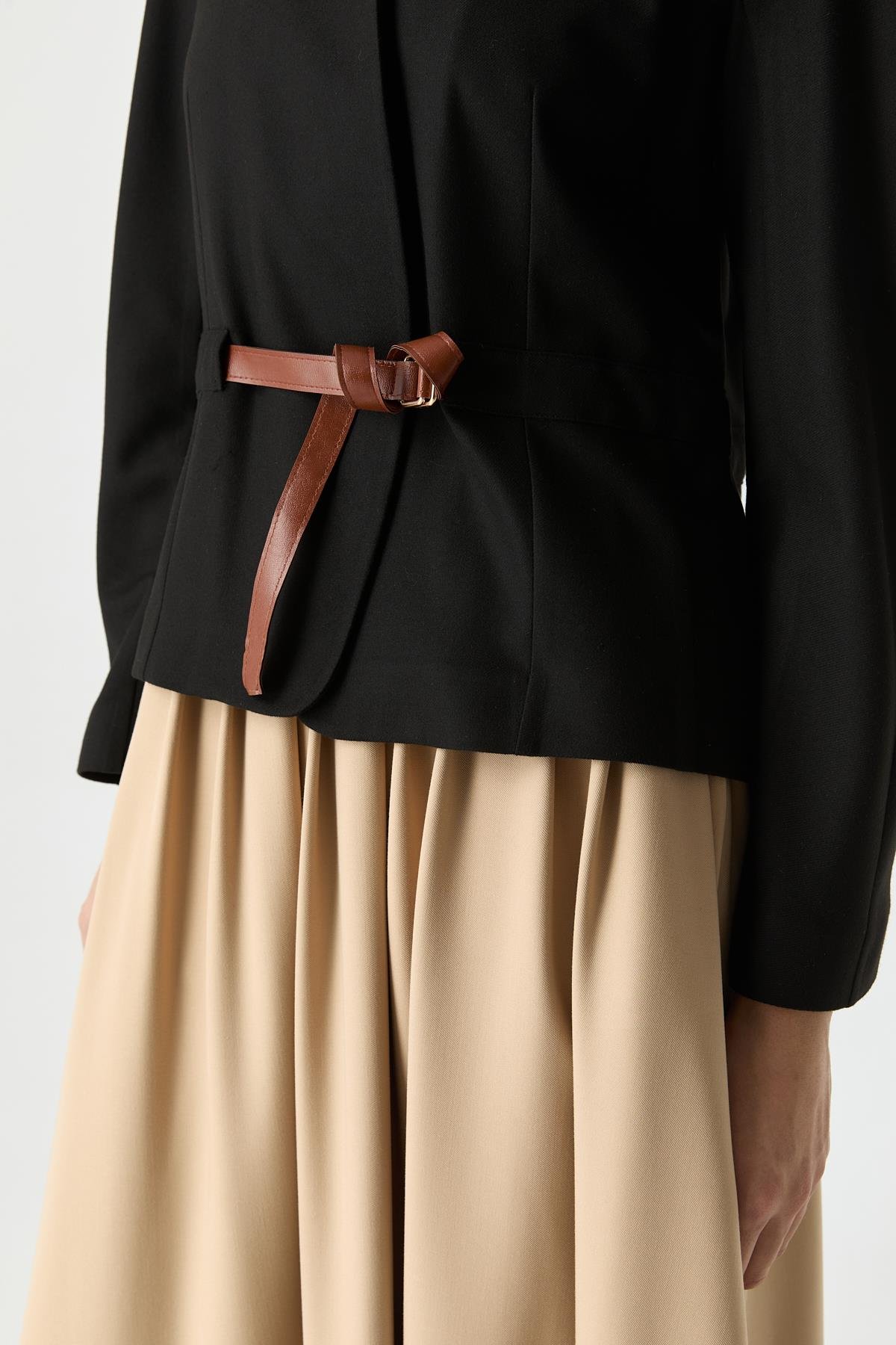 Kemerli V Yaka Ceket SİYAH{KATEGORİ}