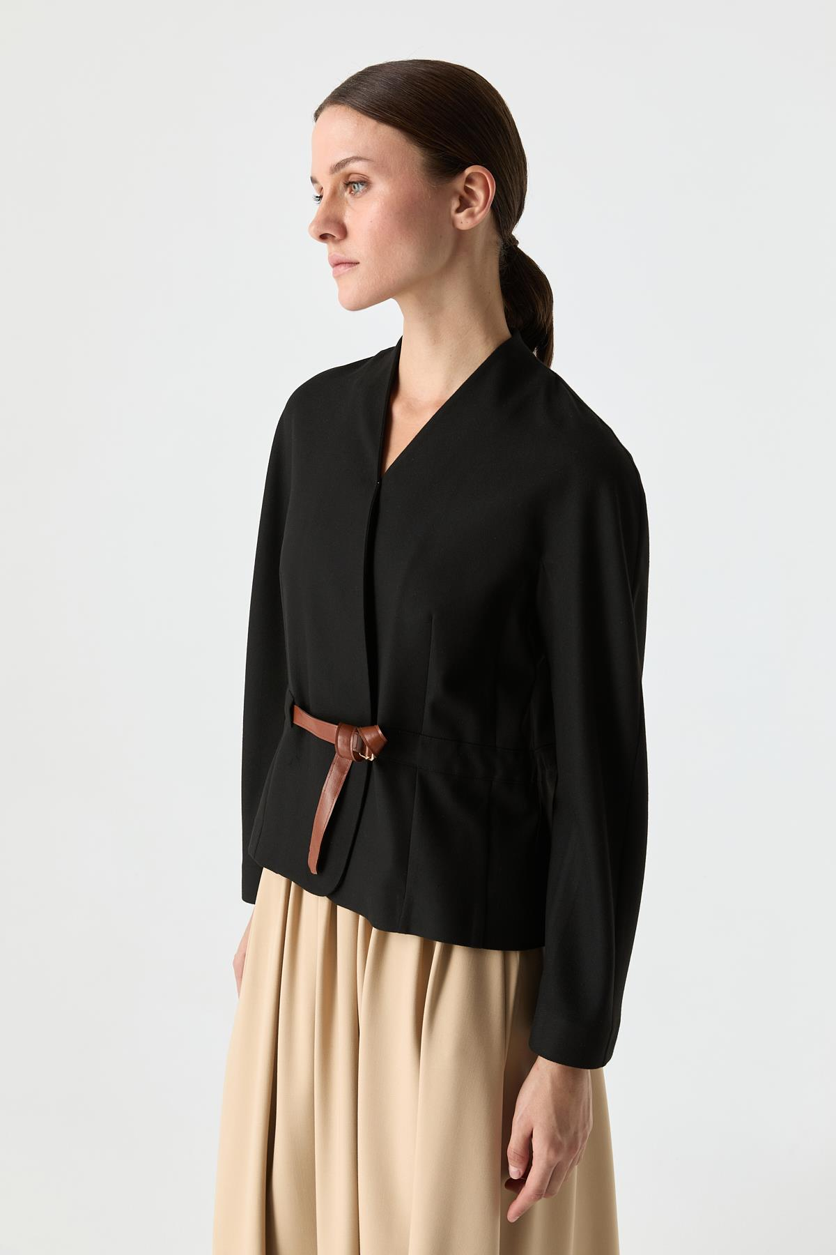 Kemerli V Yaka Ceket SİYAH{KATEGORİ}