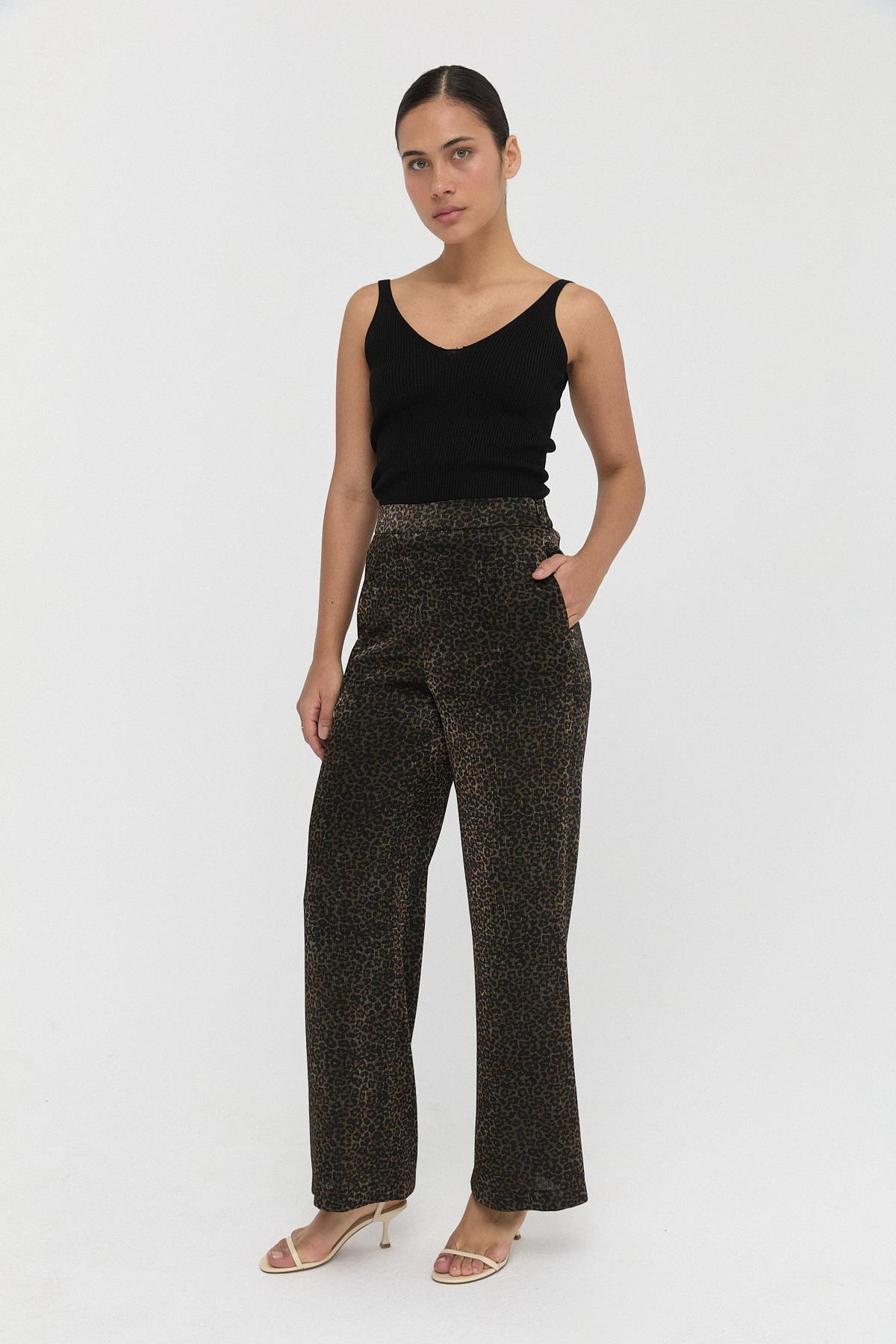 Leopar Desenli Jakarlı Pantolon{KATEGORİ}