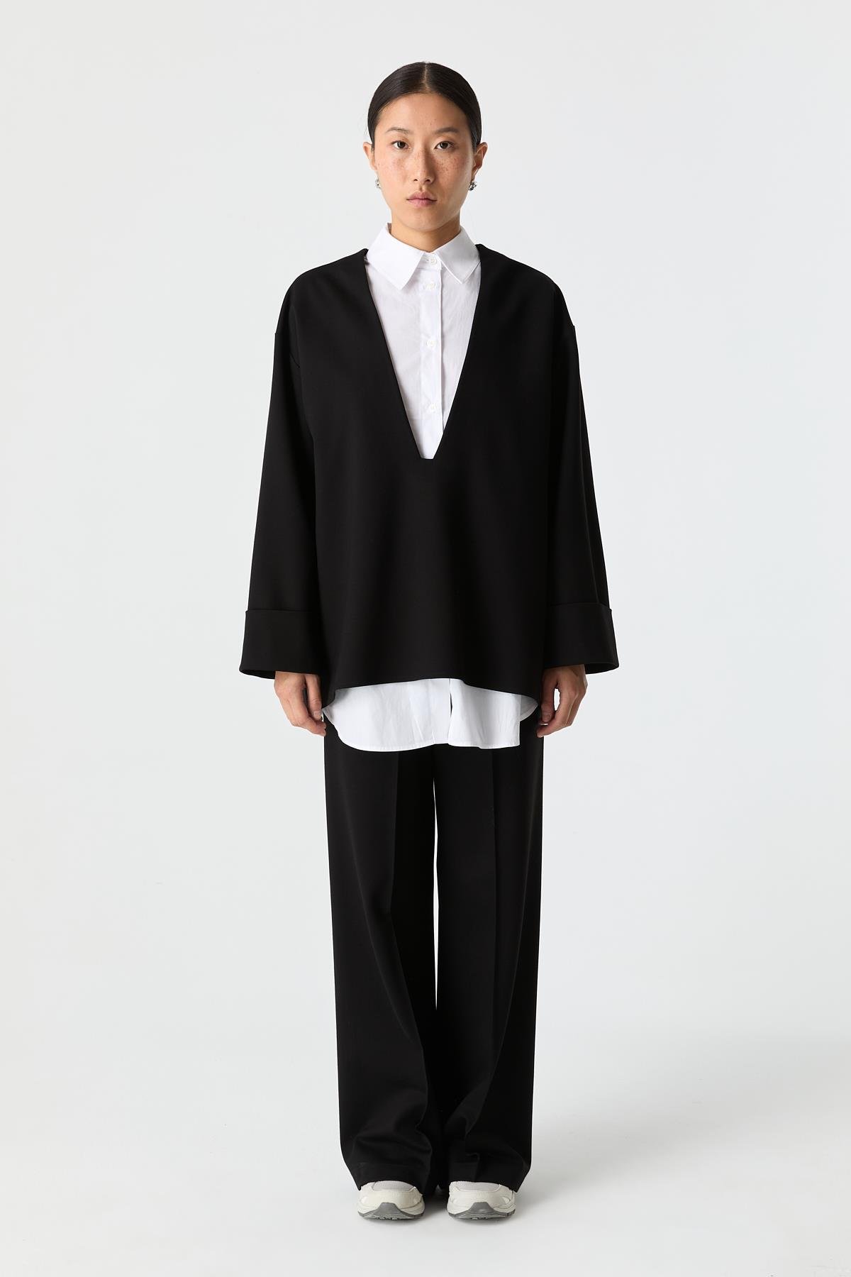 Modern Kesim Derin V Yaka Bluz SİYAH{KATEGORİ}