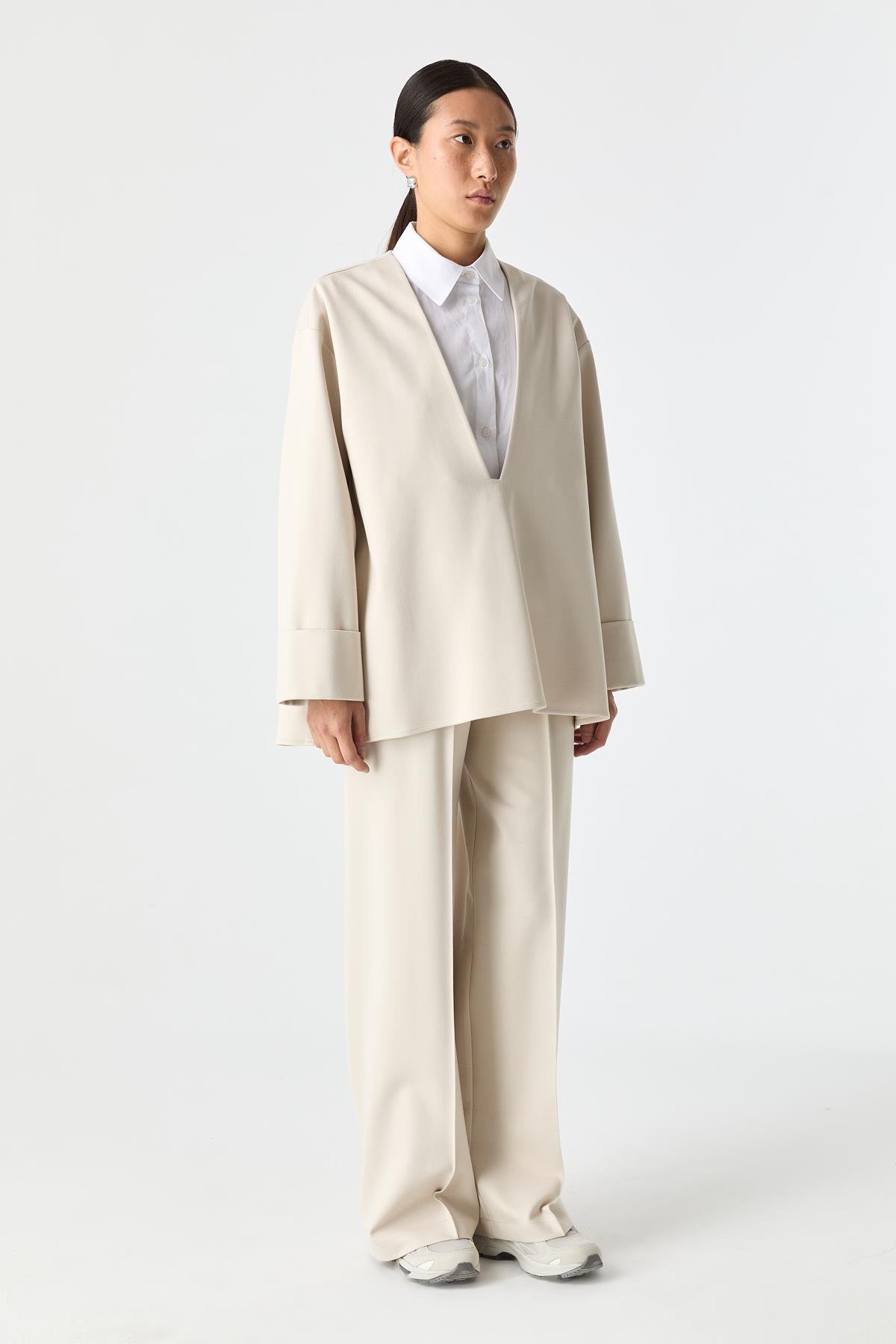 Modern Kesim Derin V Yaka Bluz TAŞ{KATEGORİ}