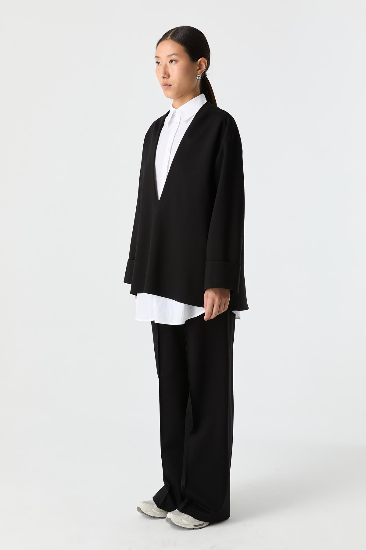 Modern Kesim Derin V Yaka Bluz SİYAH{KATEGORİ}