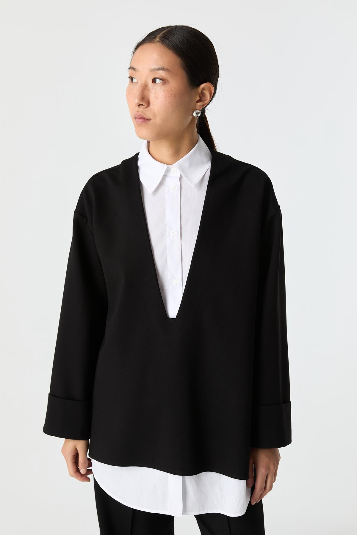 Modern Kesim Derin V Yaka Bluz SİYAH{KATEGORİ}