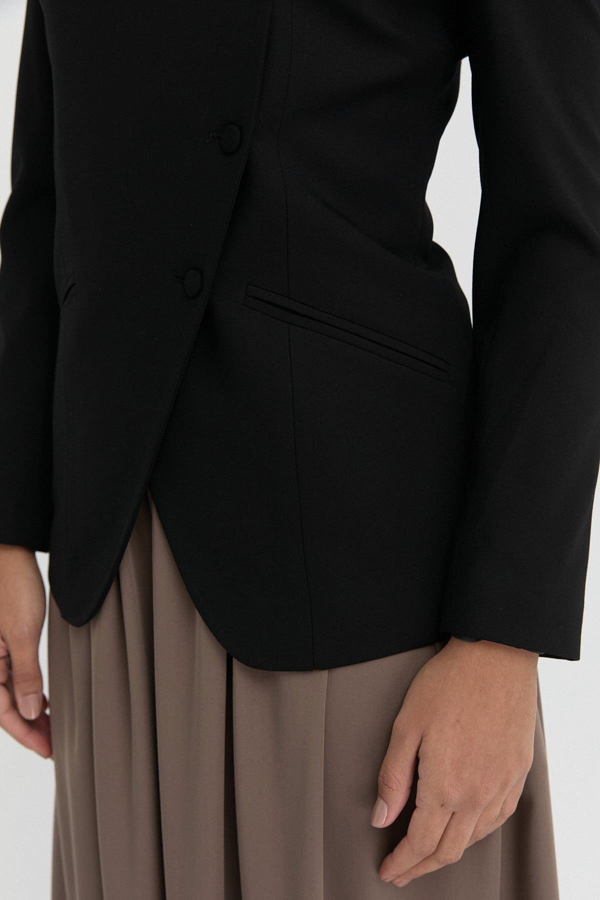 Oval Kesim Klasik Ceket{KATEGORİ}