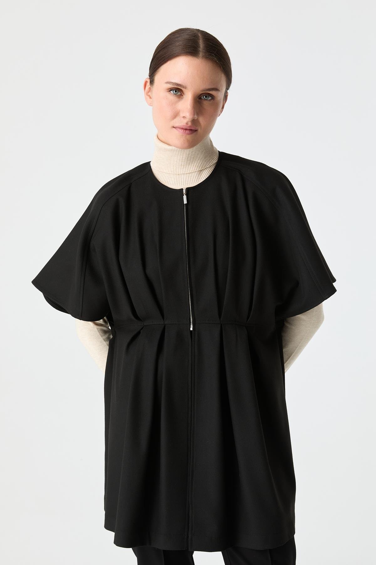 Pili Detaylı Pelerin Panço SİYAH{KATEGORİ}