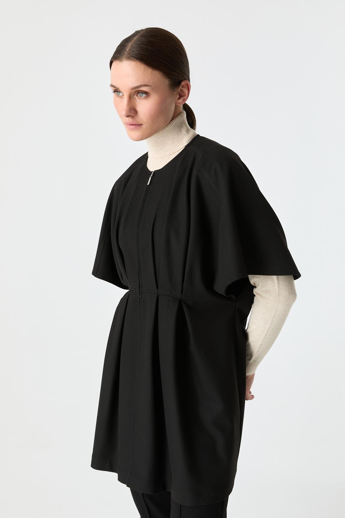 Pili Detaylı Pelerin Panço SİYAH{KATEGORİ}