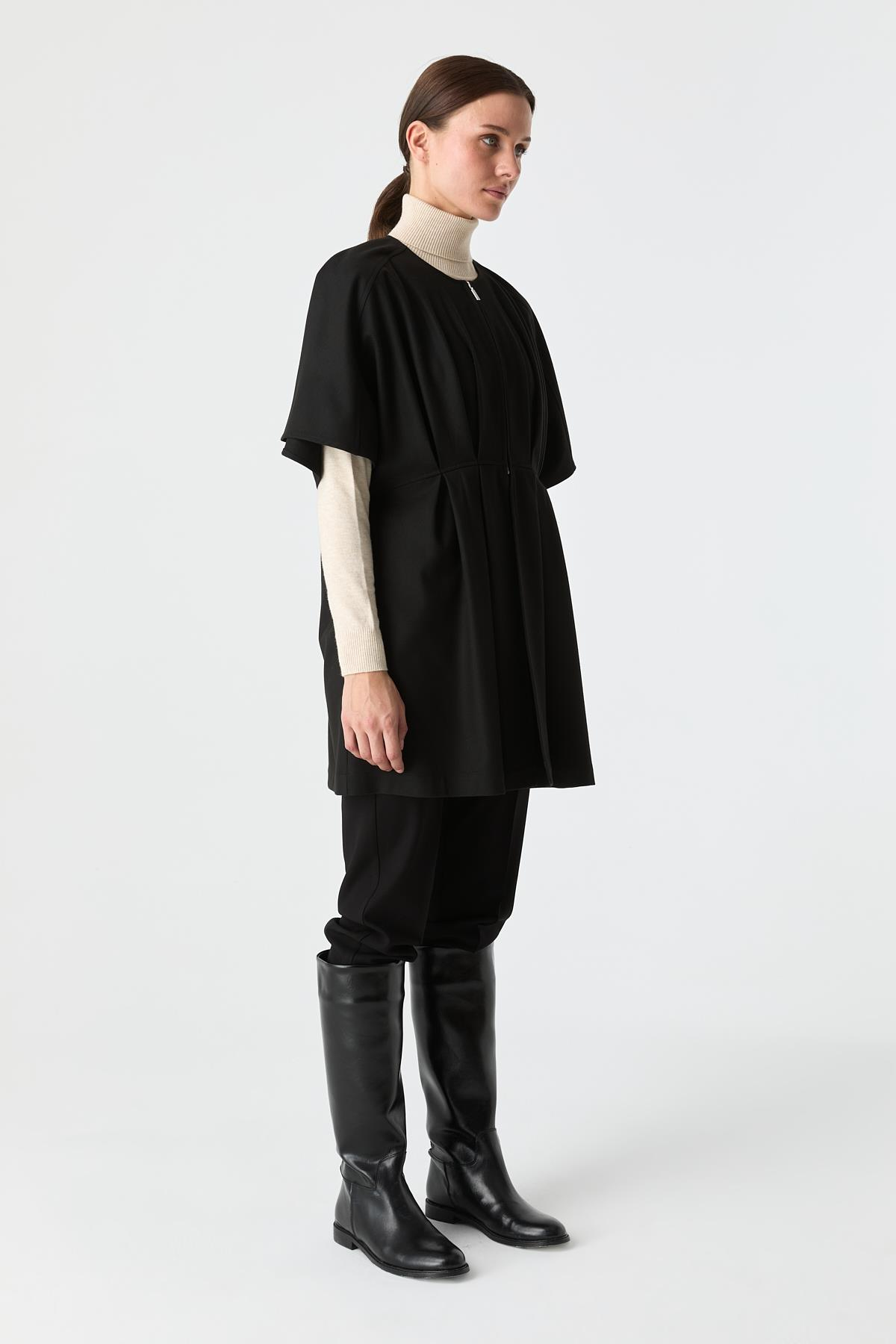 Pili Detaylı Pelerin Panço SİYAH{KATEGORİ}