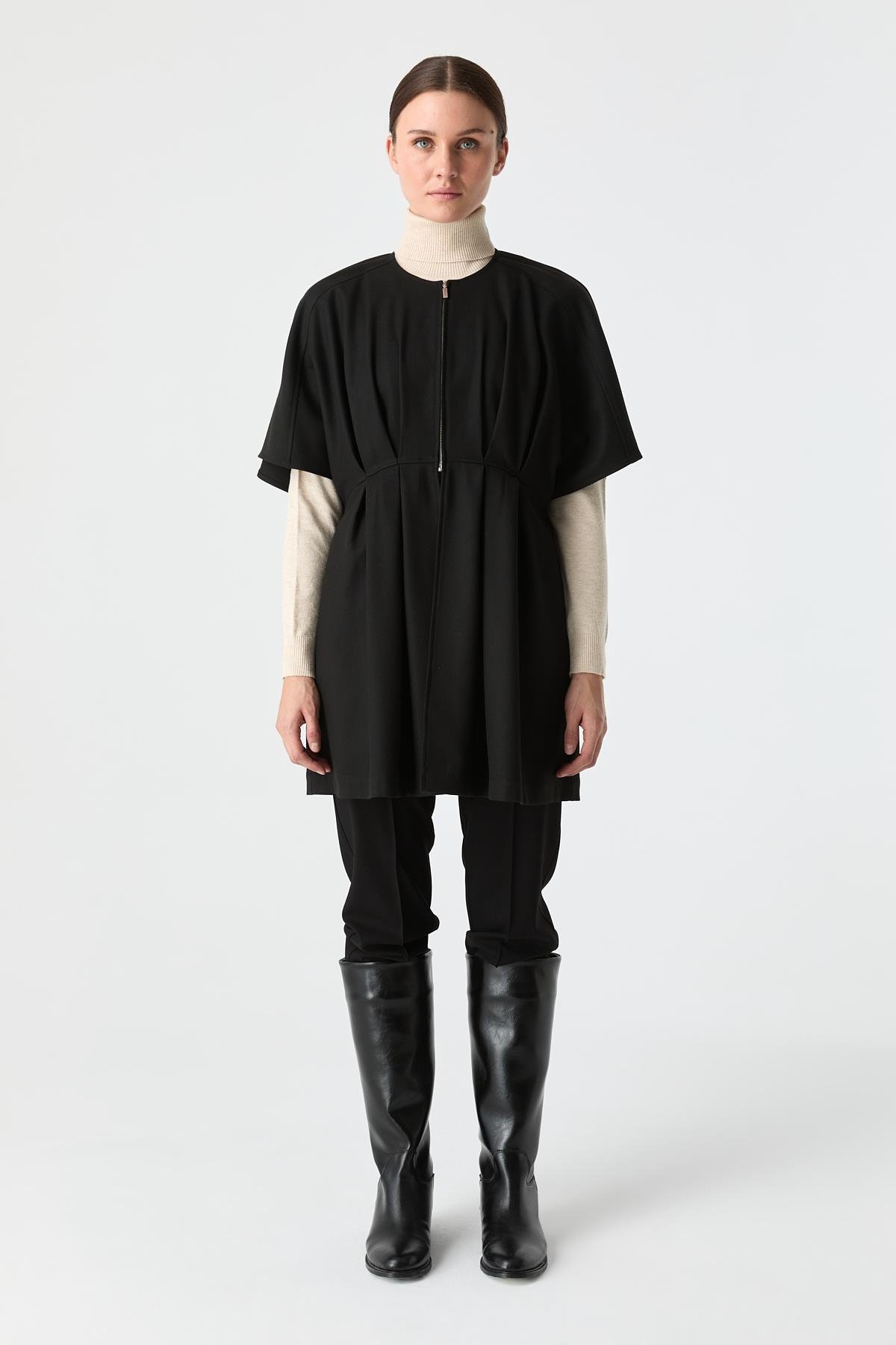 Pili Detaylı Pelerin Panço SİYAH{KATEGORİ}