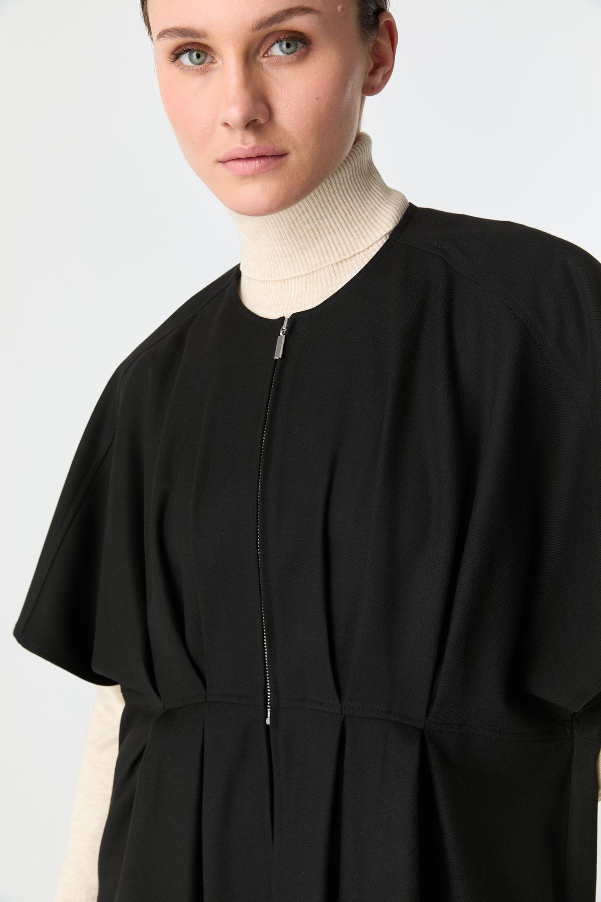 Pili Detaylı Pelerin Panço SİYAH{KATEGORİ}