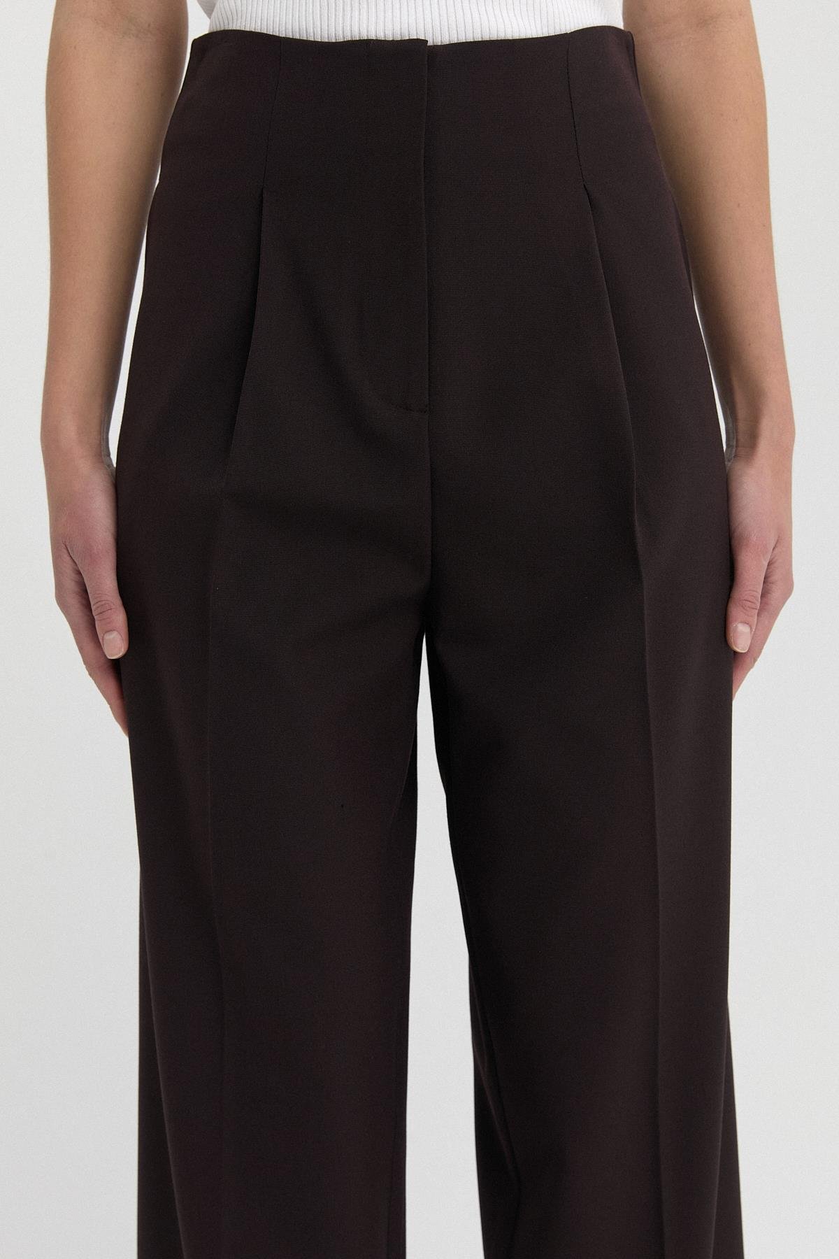 Pilili Dökümlü Pantolon{KATEGORİ}