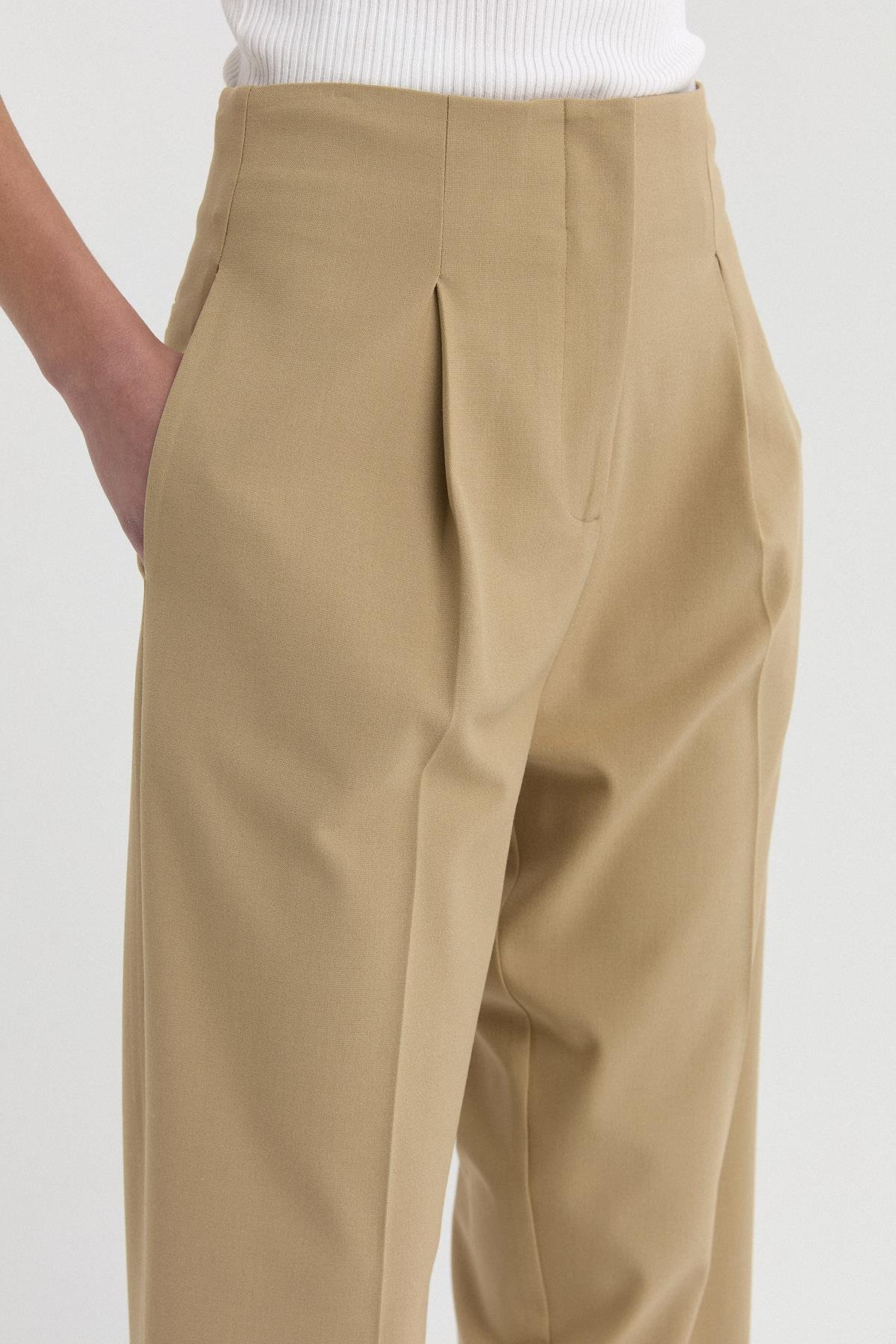 Pilili Dökümlü Pantolon{KATEGORİ}