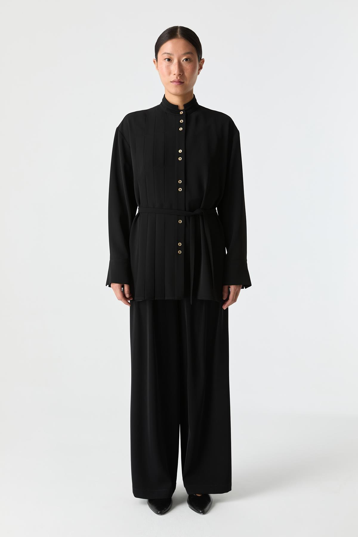 Pilise Detaylı Dökümlü Gömlek{KATEGORİ}