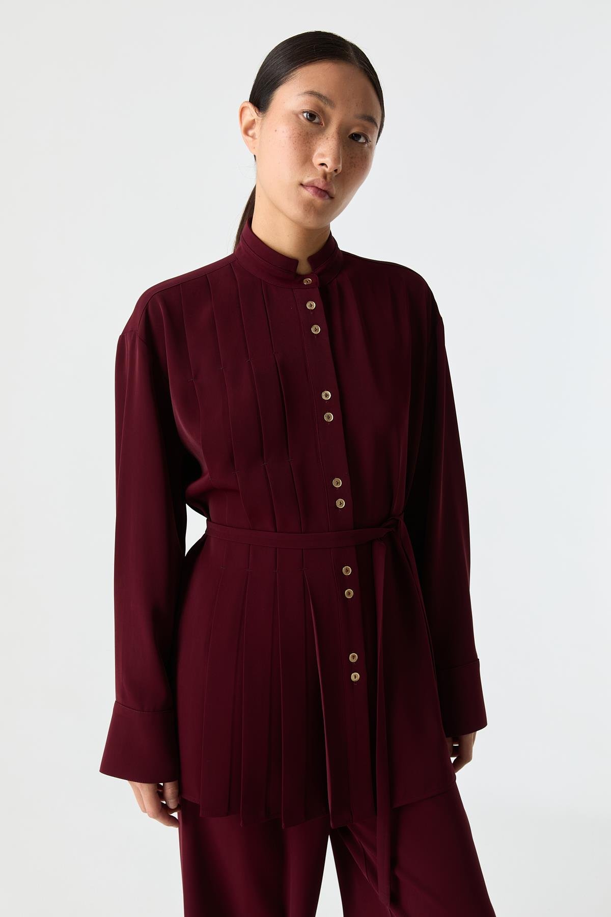 Pilise Detaylı Dökümlü Gömlek{KATEGORİ}