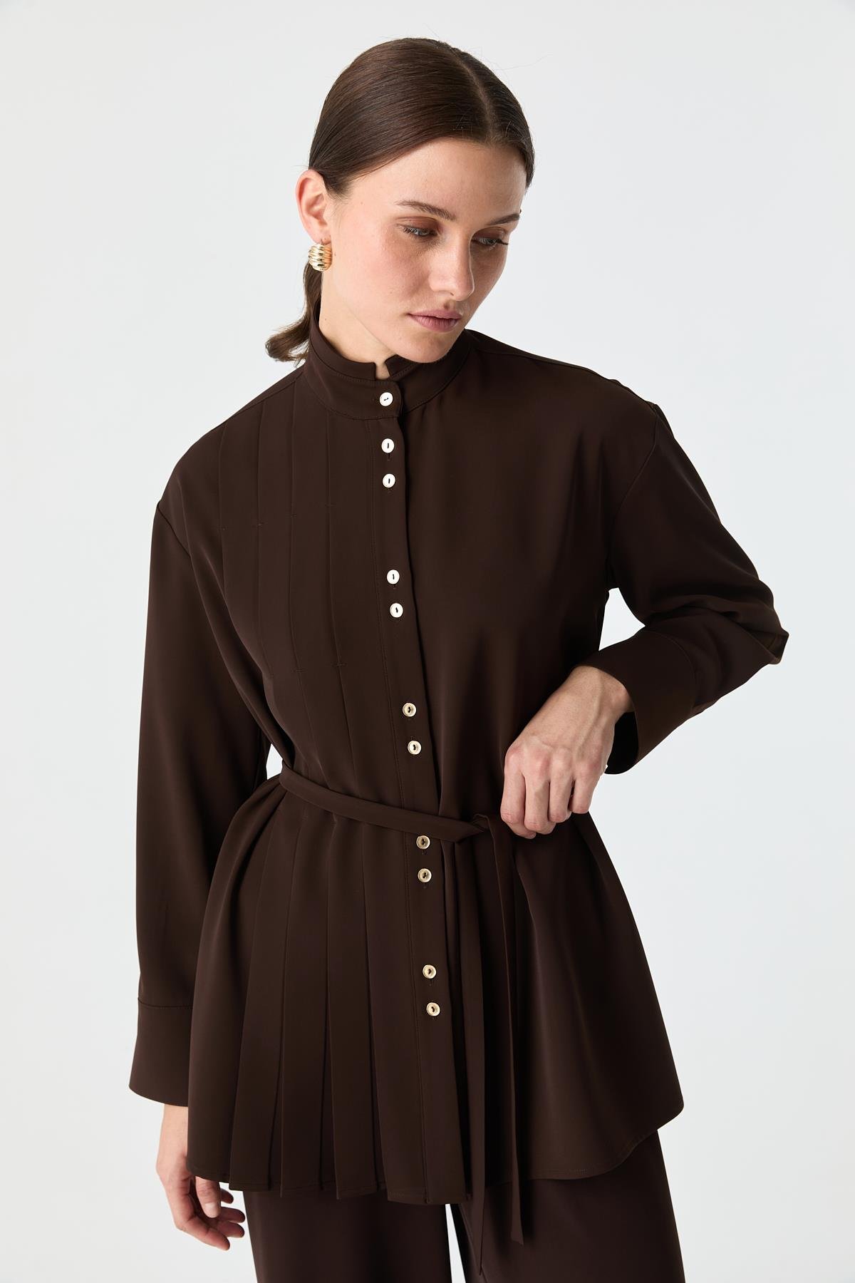 Pilise Detaylı Dökümlü Gömlek{KATEGORİ}