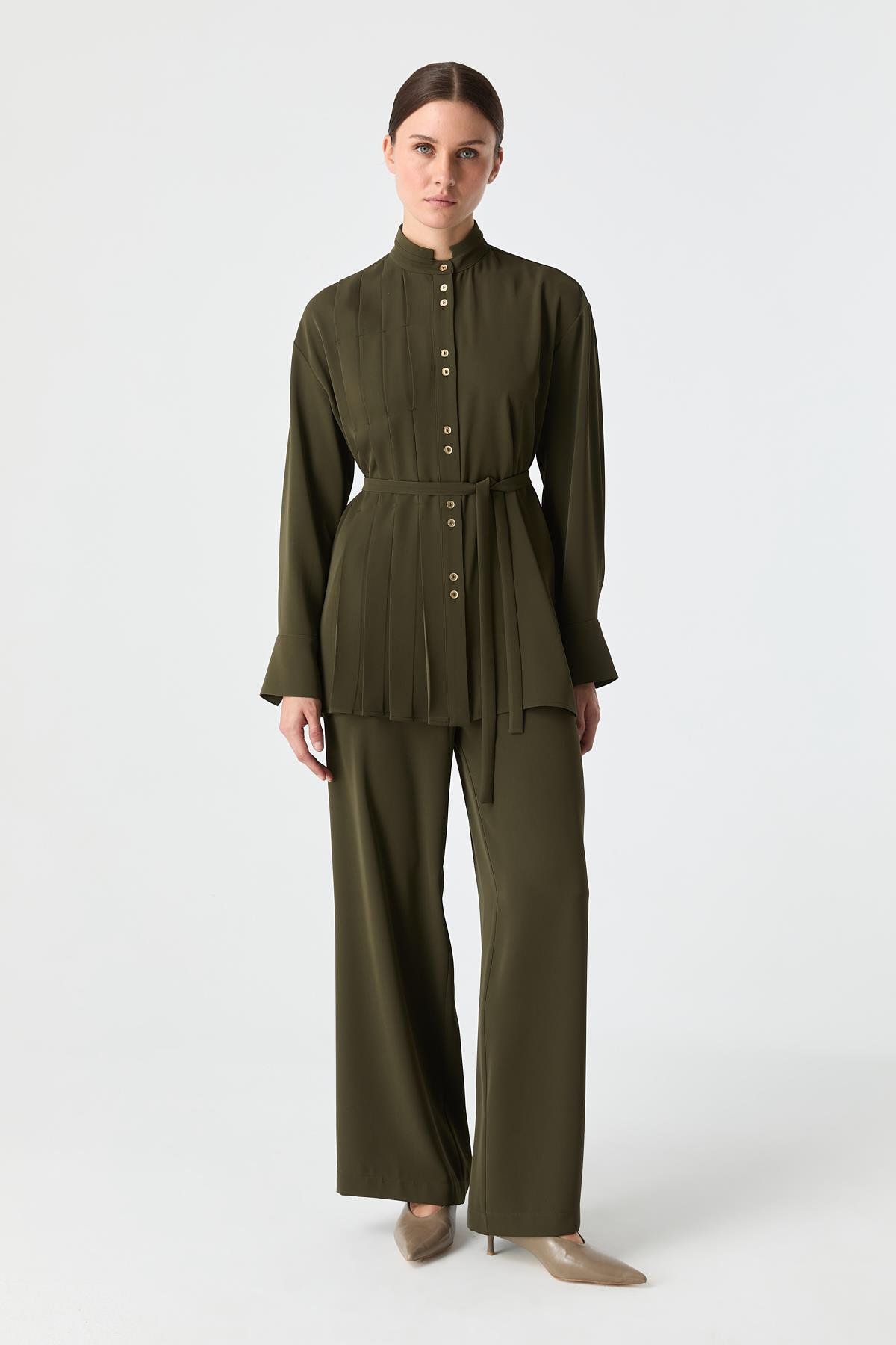 Pilise Detaylı Dökümlü Gömlek{KATEGORİ}