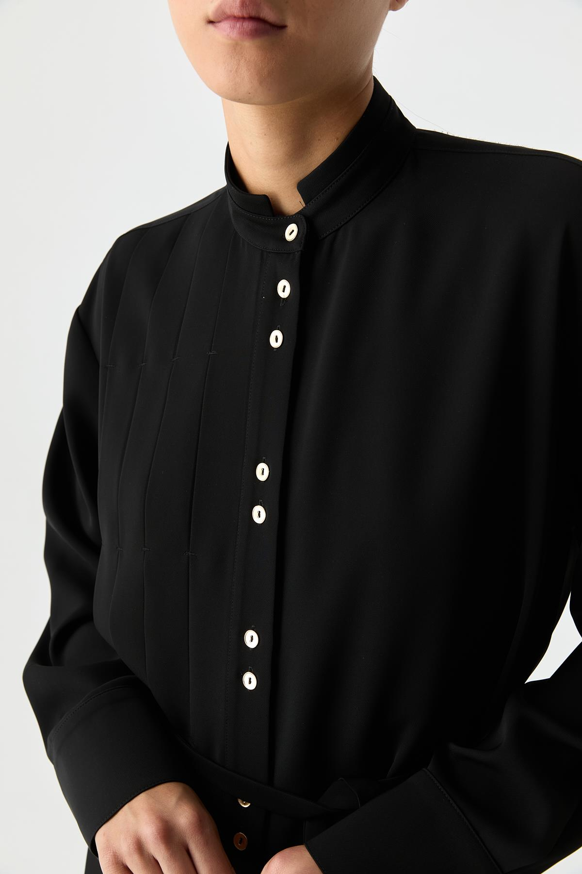 Pilise Detaylı Dökümlü Gömlek{KATEGORİ}