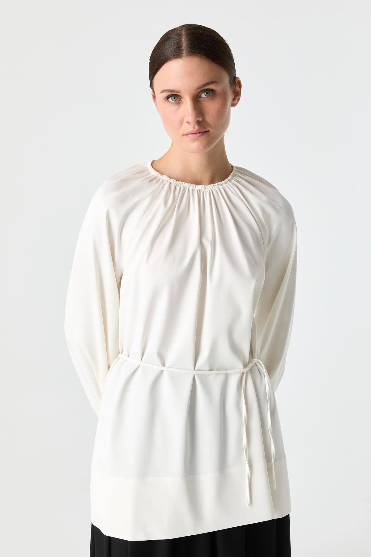 Rahat Kalıp Büzgü Detaylı Bluz EKRU{KATEGORİ}