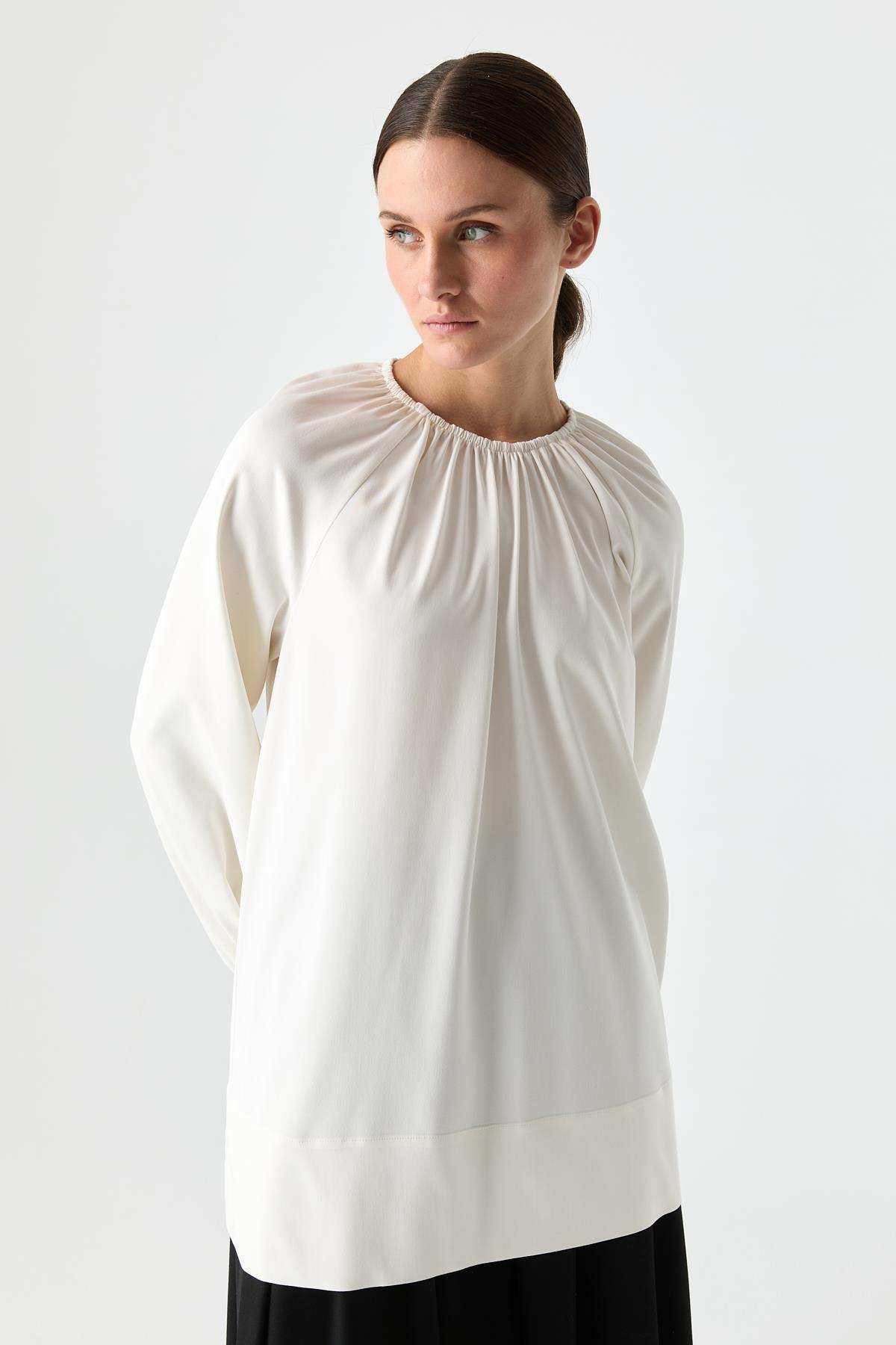 Rahat Kalıp Büzgü Detaylı Bluz EKRU{KATEGORİ}