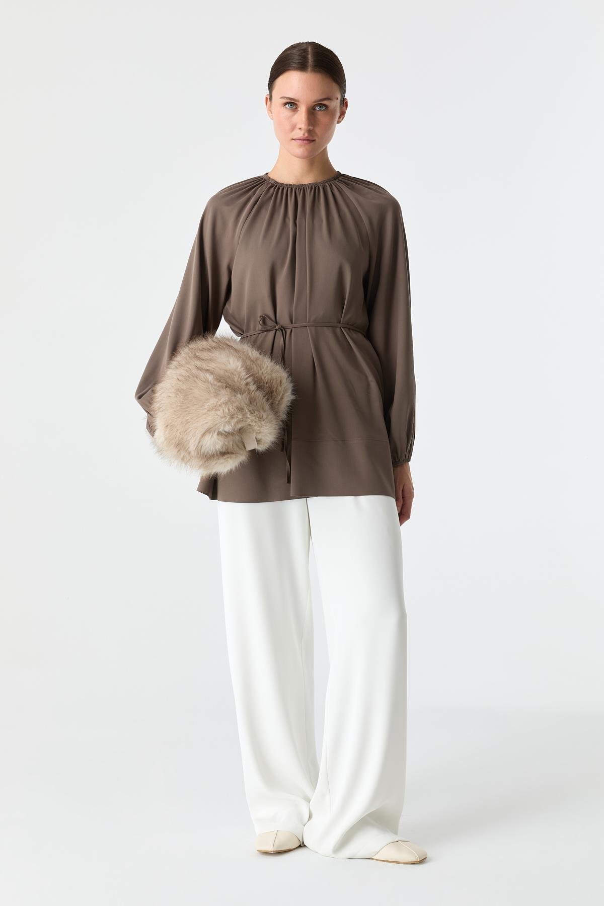 Rahat Kalıp Büzgü Detaylı Bluz VİZON{KATEGORİ}