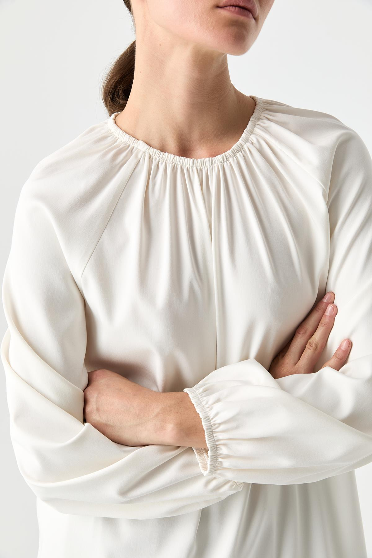 Rahat Kalıp Büzgü Detaylı Bluz EKRU{KATEGORİ}