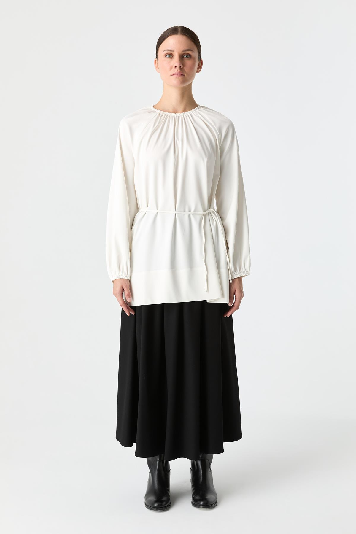 Rahat Kalıp Büzgü Detaylı Bluz EKRU{KATEGORİ}