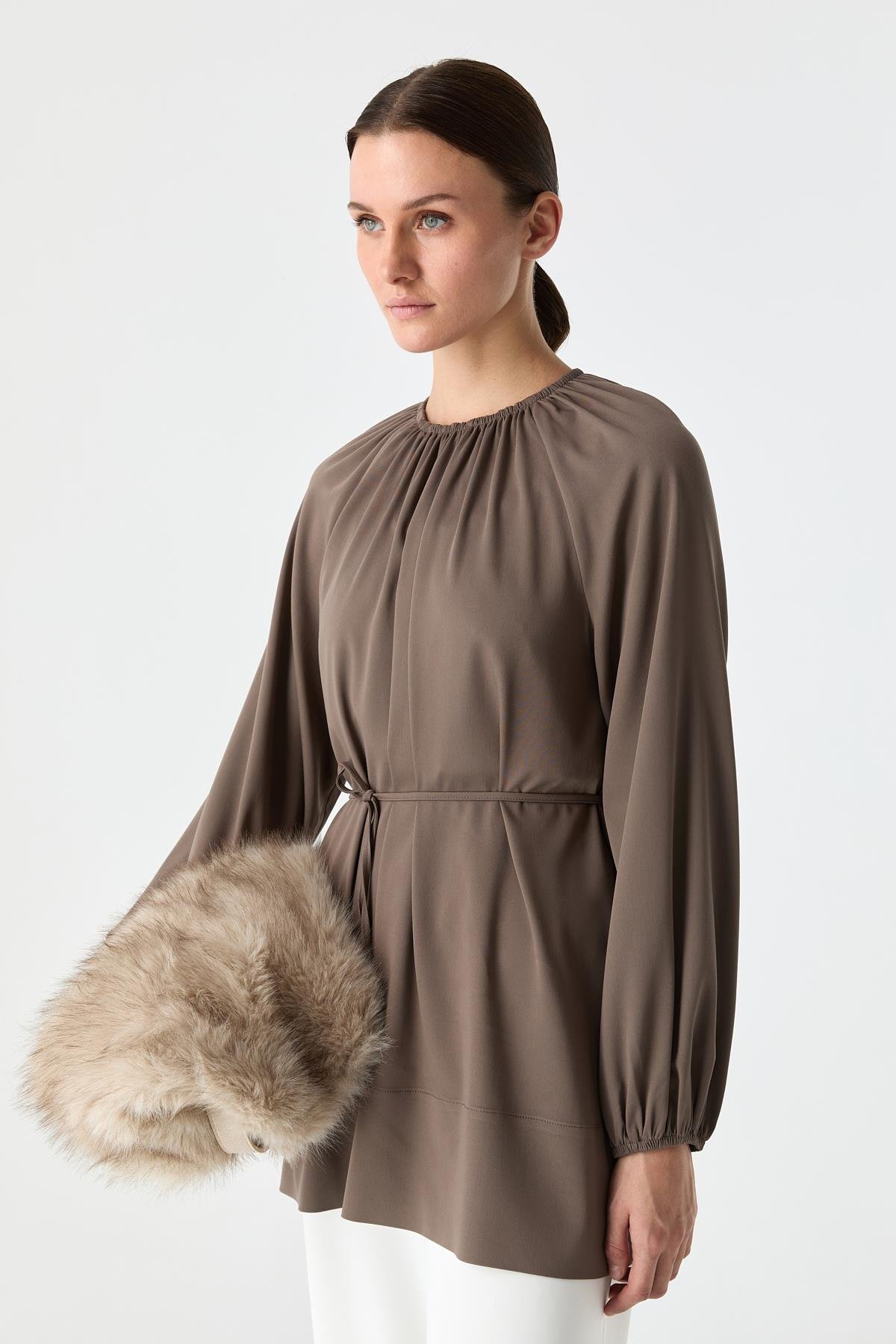 Rahat Kalıp Büzgü Detaylı Bluz VİZON{KATEGORİ}