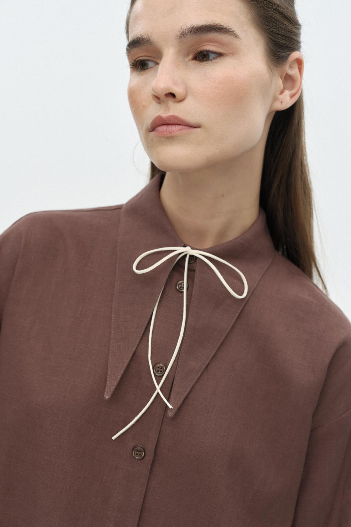 Sivri Yakalı Keten Gömlek{KATEGORİ}