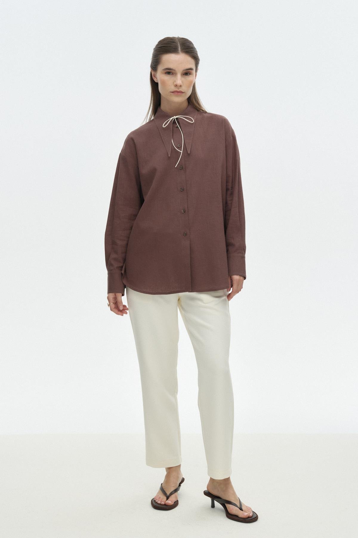 Sivri Yakalı Keten Gömlek{KATEGORİ}