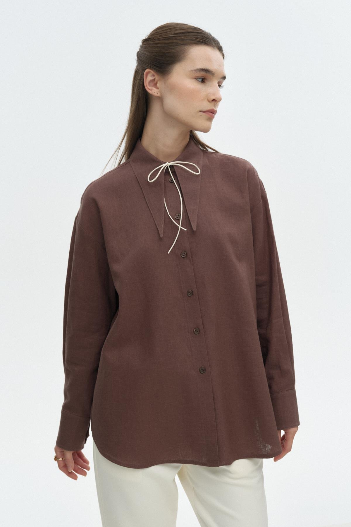 Sivri Yakalı Keten Gömlek{KATEGORİ}