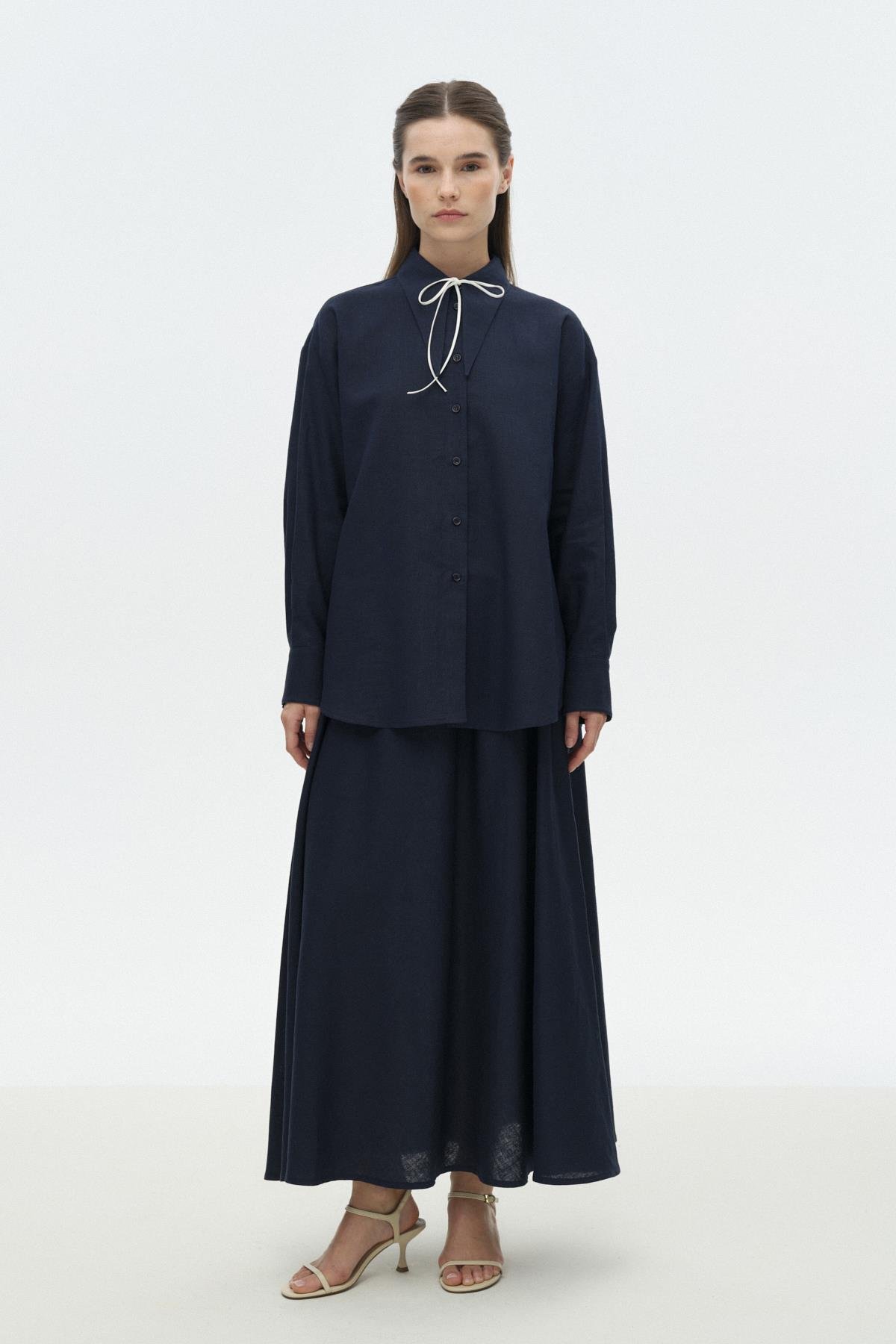 Sivri Yakalı Keten Gömlek{KATEGORİ}