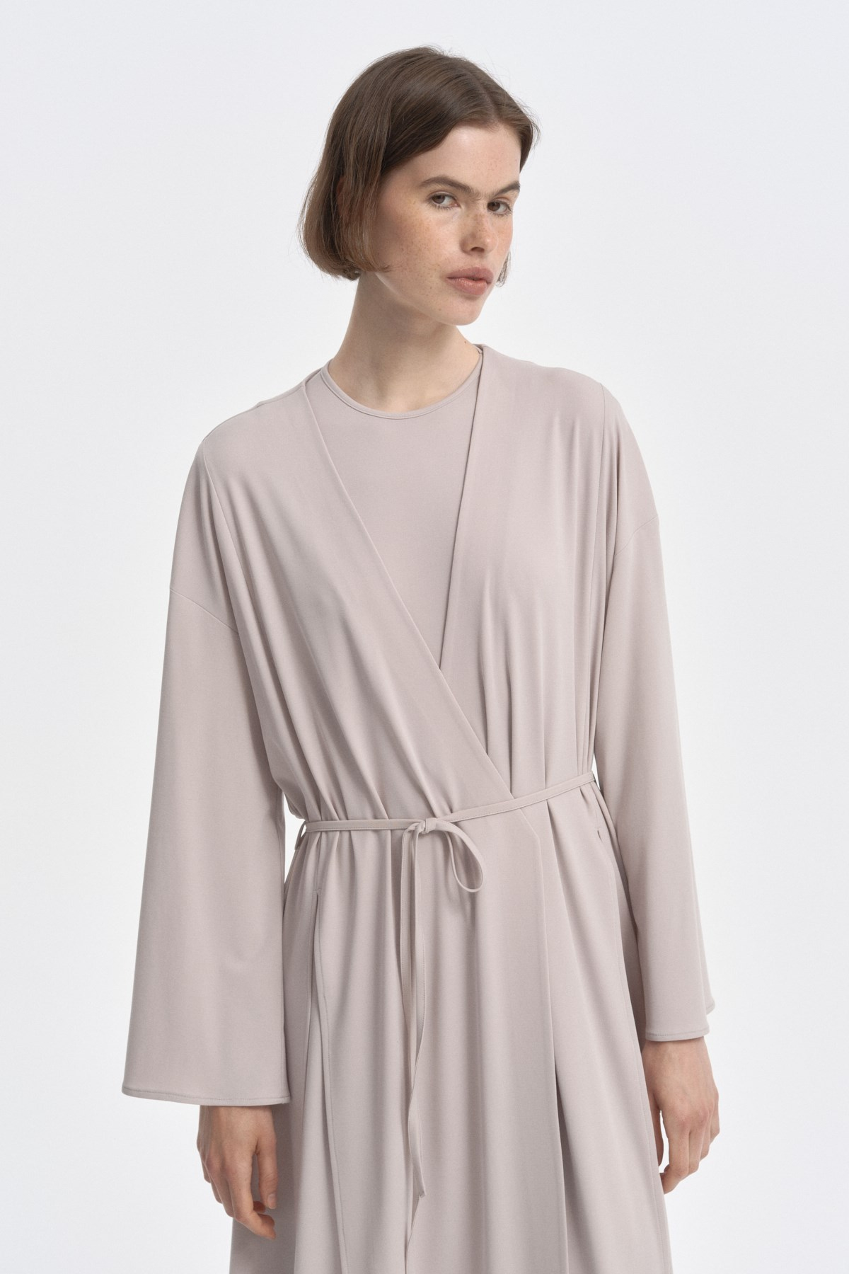 Soft Dokulu Derin Yırtmaçlı Kimono AÇIK TAŞ{KATEGORİ}