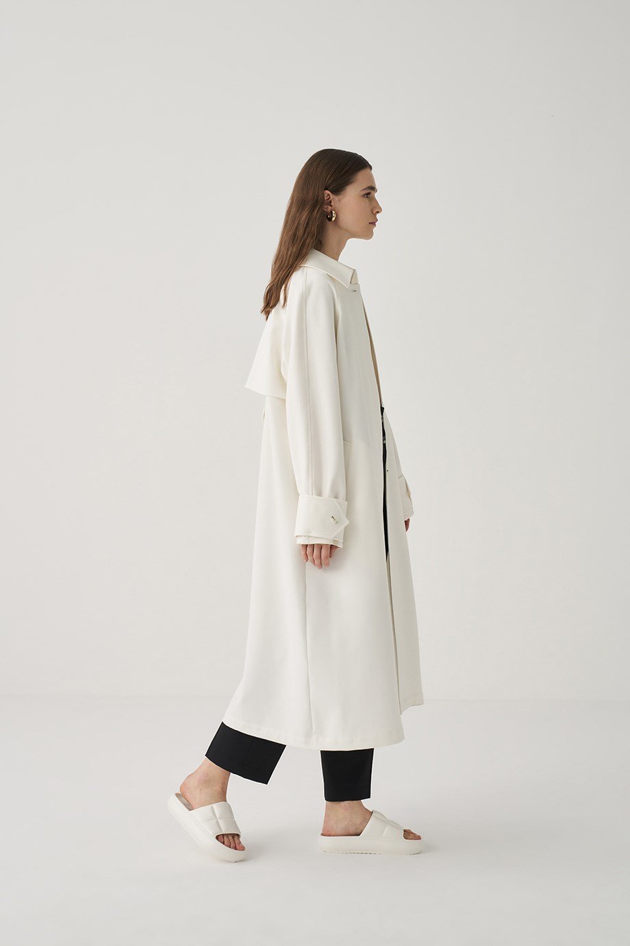 Üçgen Manşetli Trençkot{KATEGORİ}